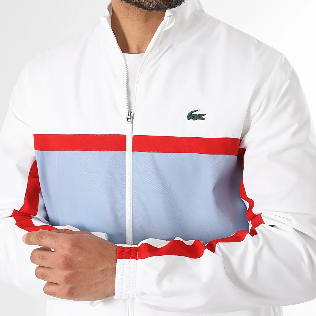 "L'Excellence Lacoste : Dominez le Style avec cet Ensemble Iconique."